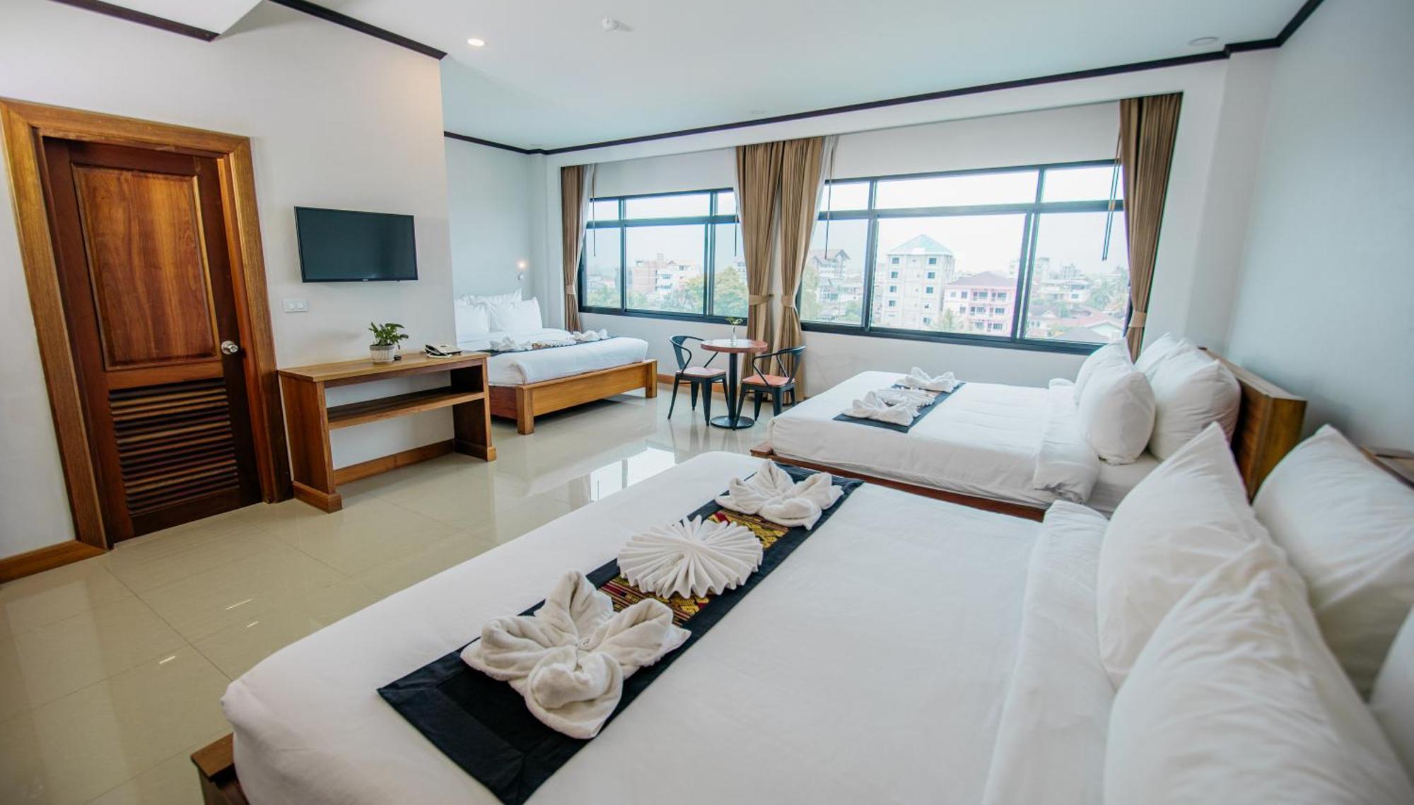 Sisombat Plaza Hotel Vang Vieng Exterior foto