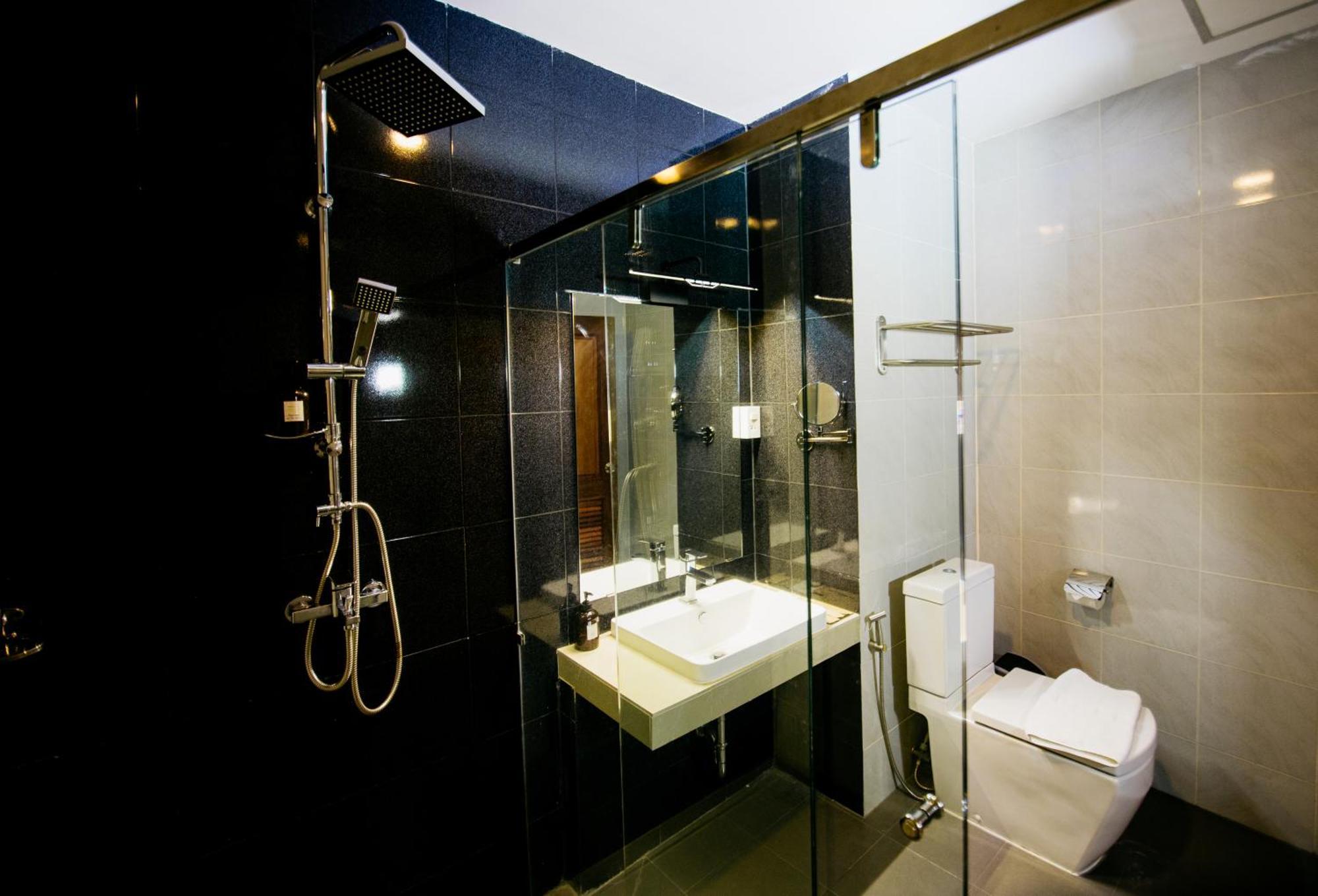 Sisombat Plaza Hotel Vang Vieng Exterior foto